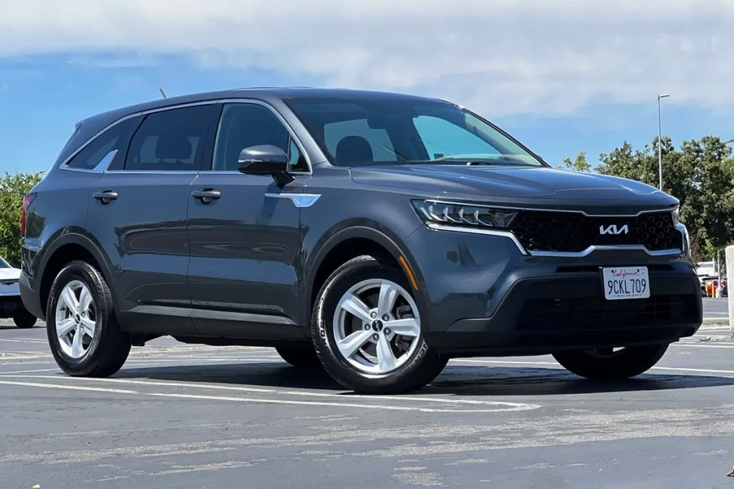 2022 Kia Sorento LX photo 1