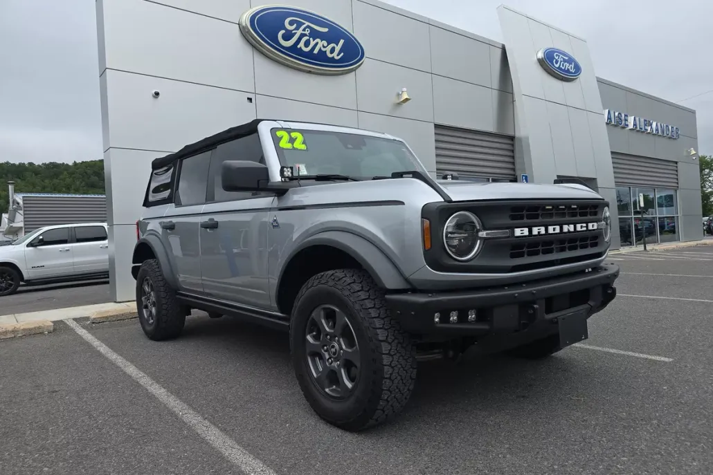 2022 Ford Bronco Black Diamond photo 1