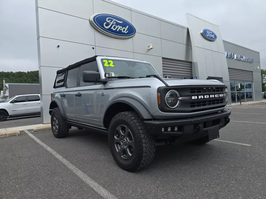 2022 Ford Bronco Black Diamond photo 1