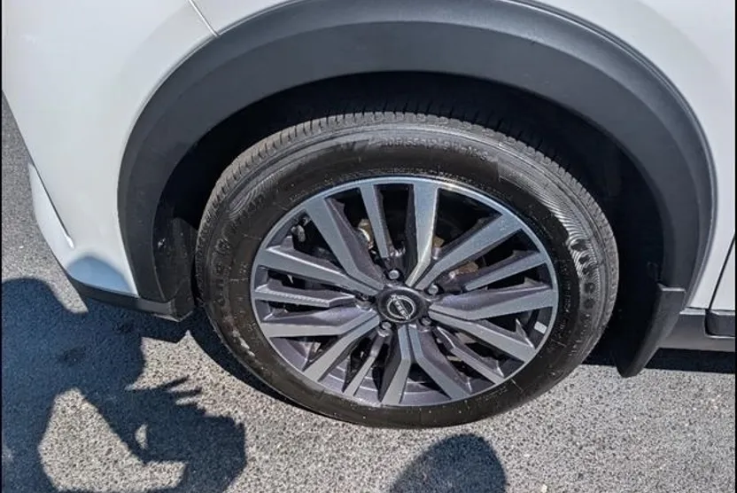 2023 Nissan Kicks SR photo 1