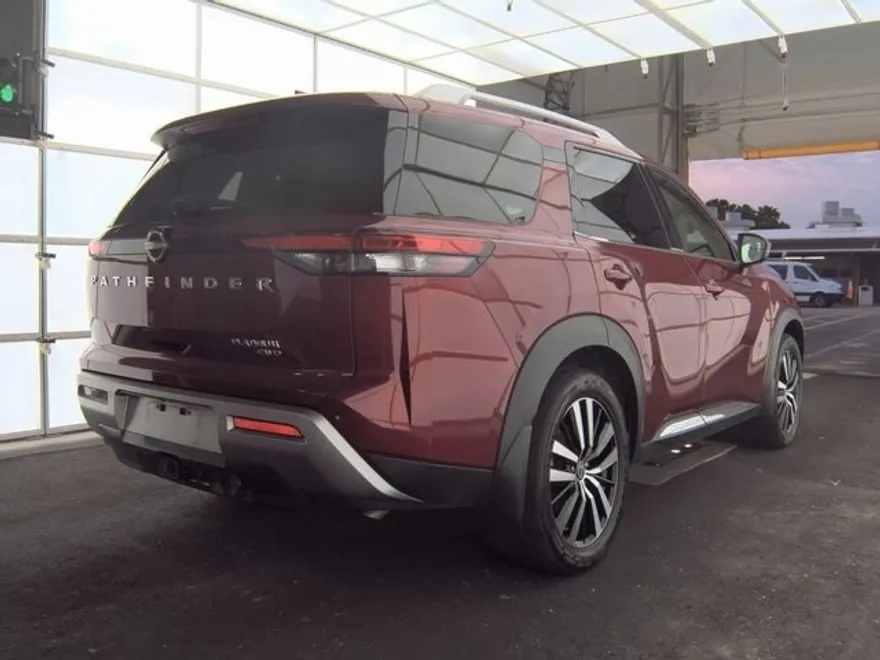 2023 Nissan Pathfinder Platinum photo 1