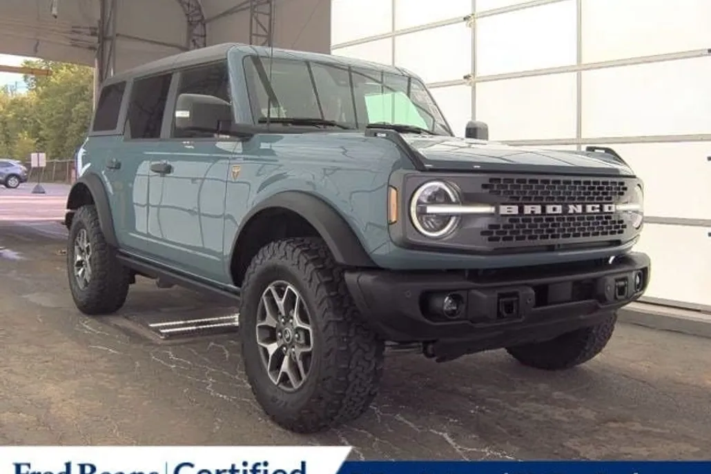 2023 Ford Bronco Badlands photo 1