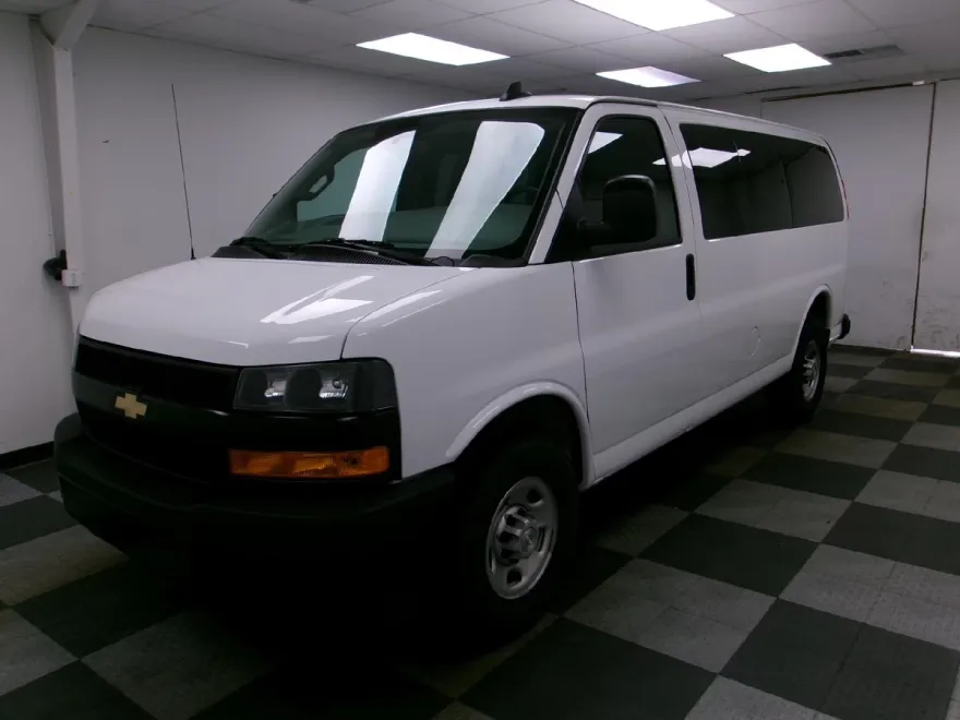 2023 Chevrolet Express Passenger 3500 LS photo 1