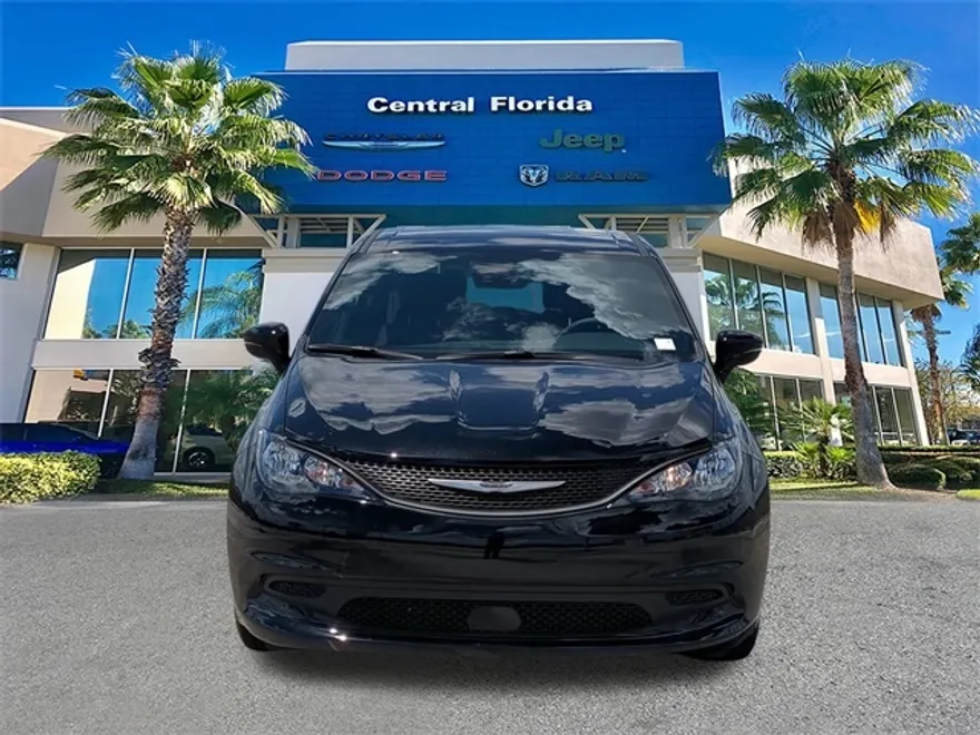 2026 Chrysler Voyager LX photo 1