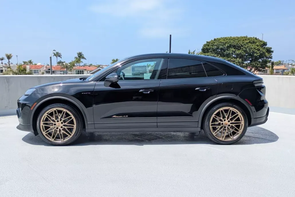 2025 Porsche Macan Electric photo 1