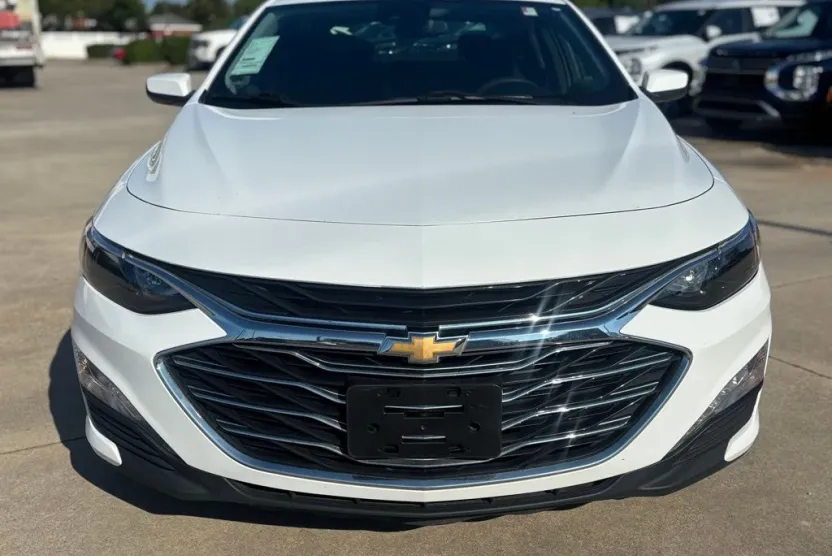 2023 Chevrolet Malibu 1LT photo 1