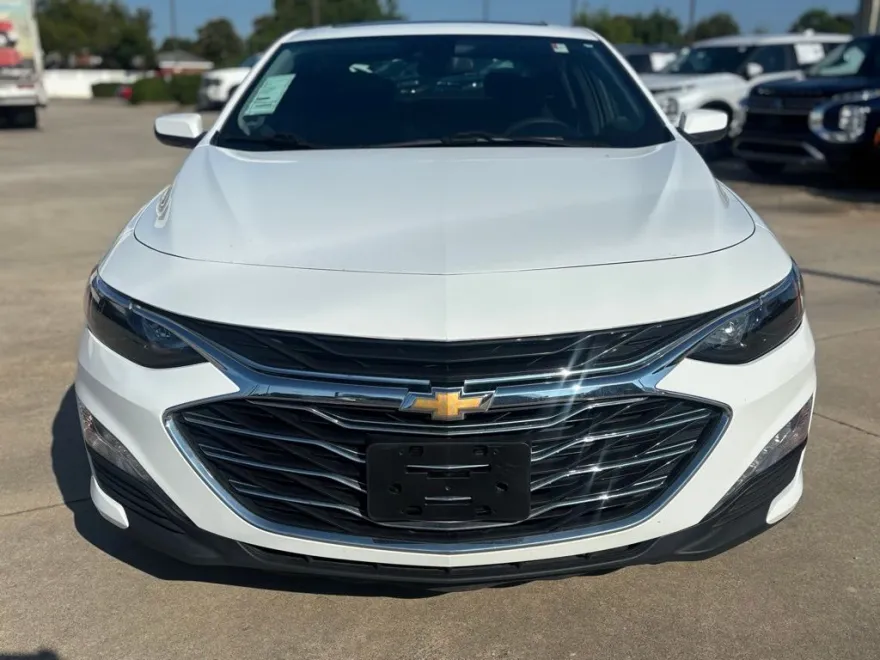 2023 Chevrolet Malibu 1LT photo 1