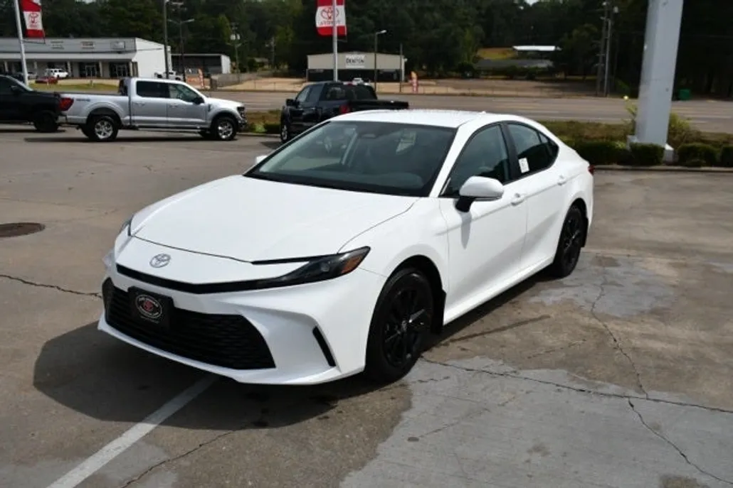 2026 Toyota Camry LE photo 1