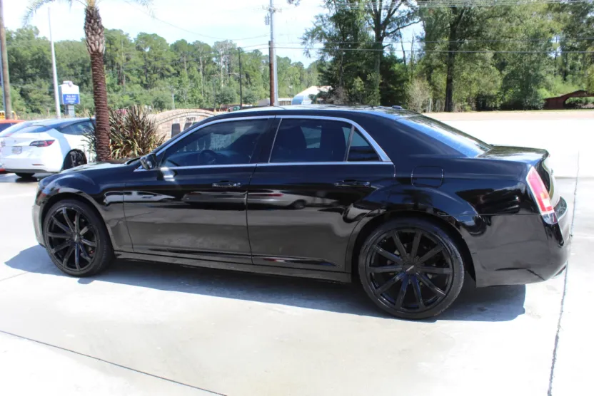 2012 Chrysler 300 Base photo 1