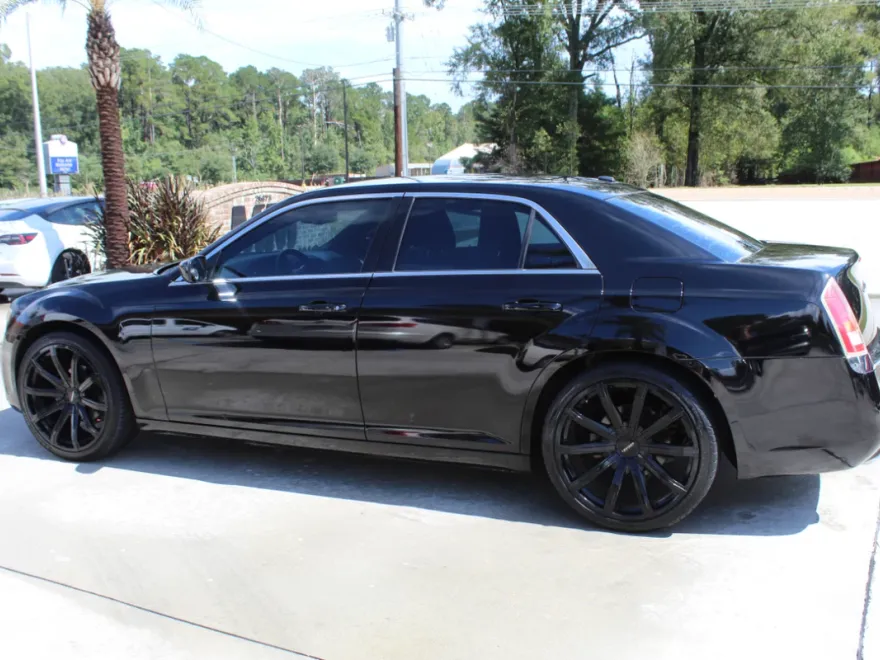 2012 Chrysler 300 Base photo 1