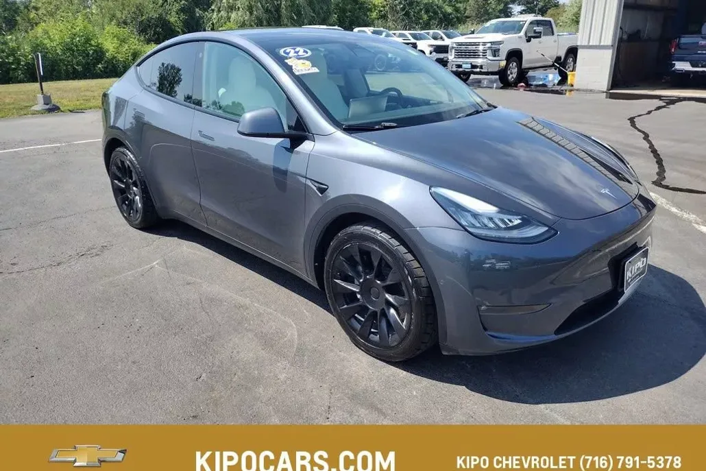 2022 Tesla Model Y Long Range photo 1