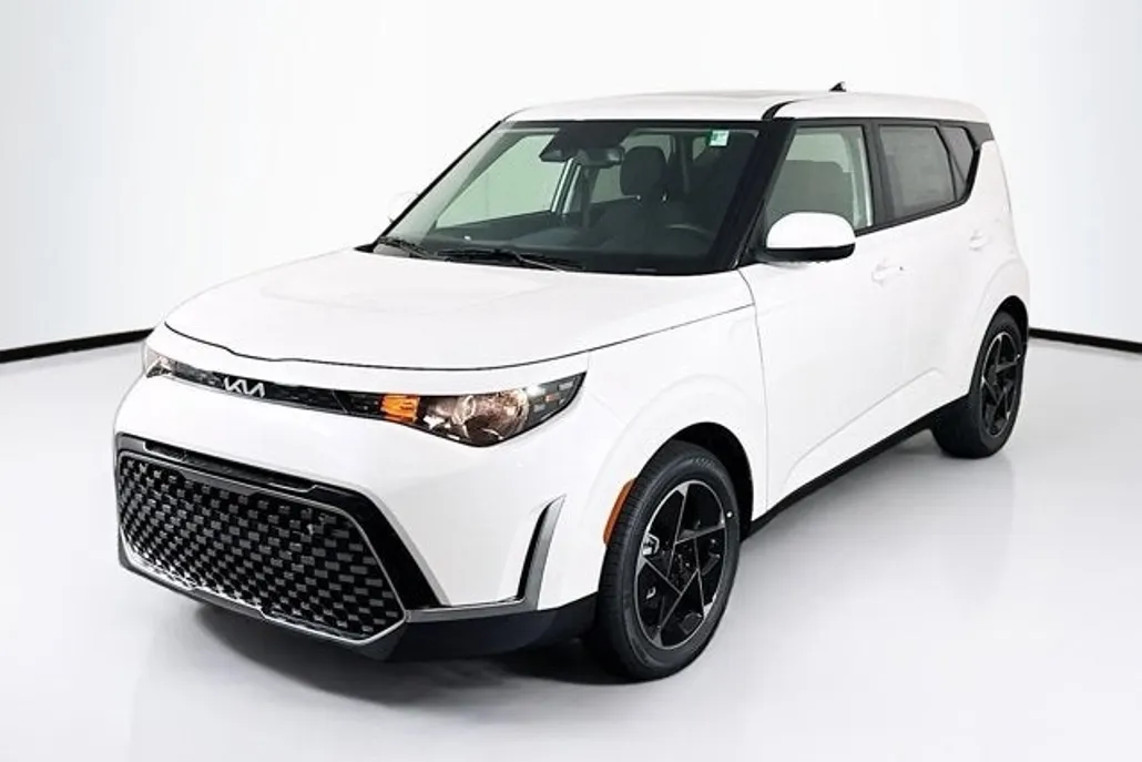 2025 Kia Soul EX photo 1