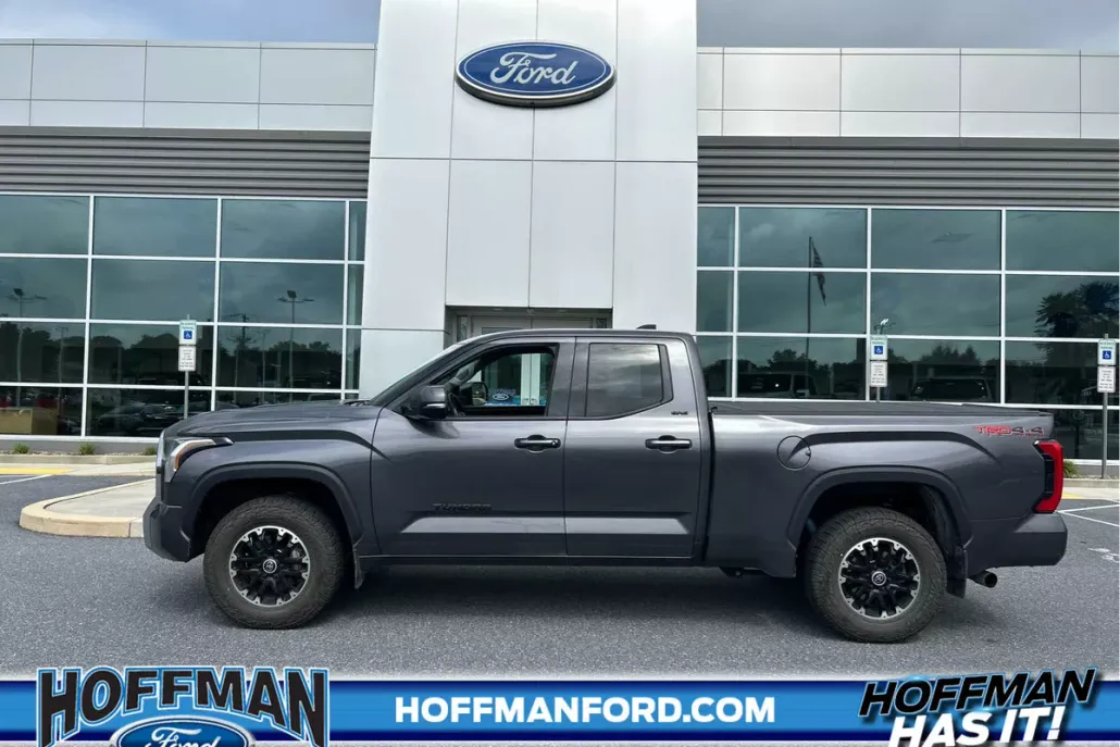 2022 Toyota Tundra SR5 photo 1