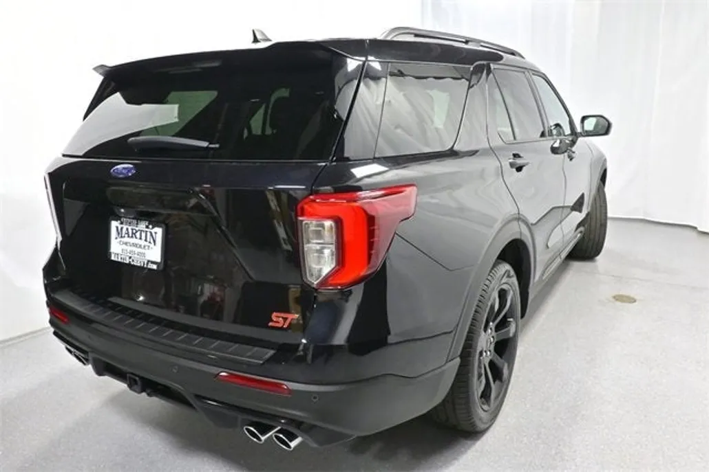2024 Ford Explorer ST photo 1