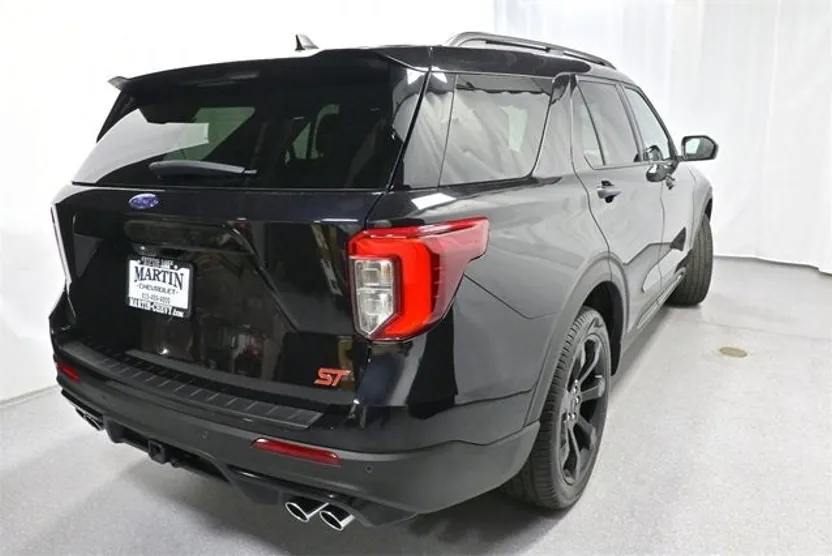 2024 Ford Explorer ST photo 1