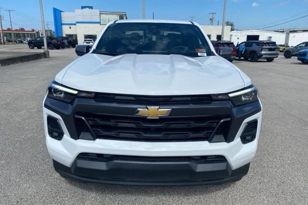 2026 Chevrolet Colorado LT photo 1