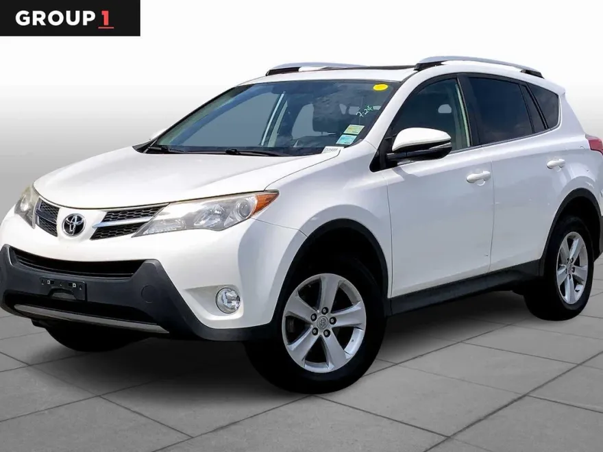 2014 Toyota RAV4 XLE photo 1