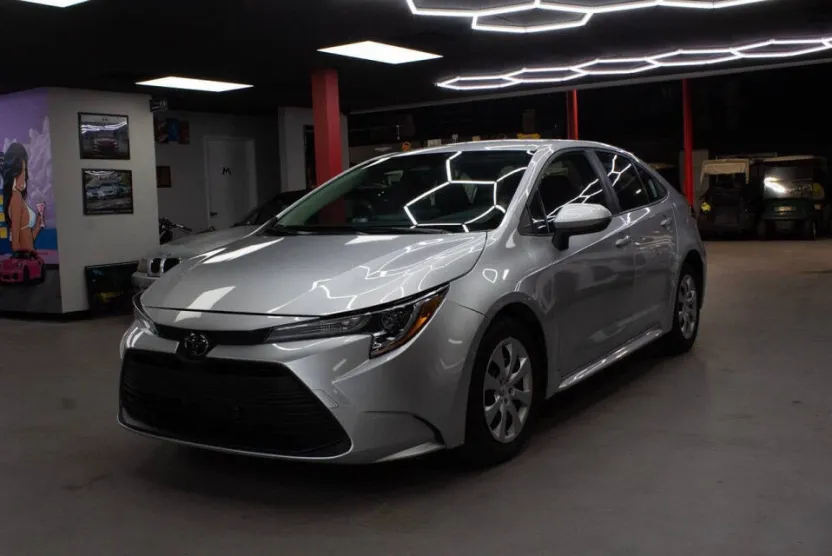 2023 Toyota Corolla LE photo 1