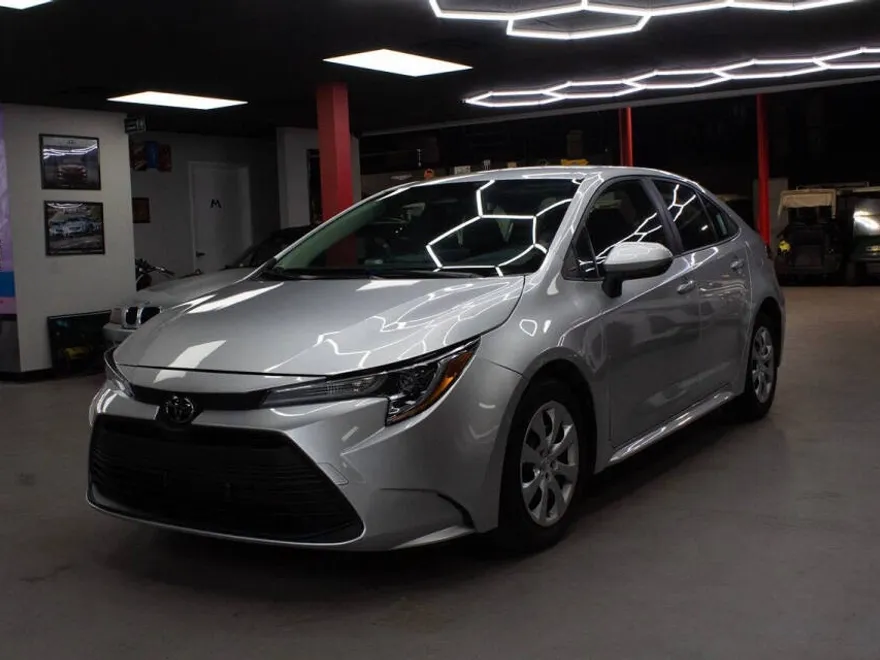 2023 Toyota Corolla LE photo 1