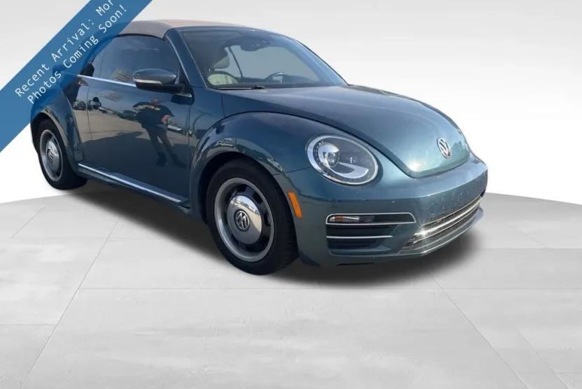 2018 Volkswagen Beetle S photo 1