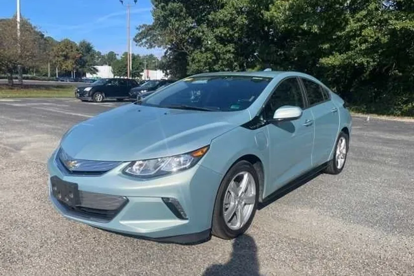 2019 Chevrolet Volt LT photo 1