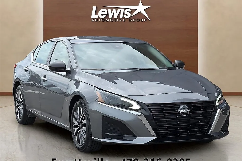 2024 Nissan Altima 2.5 SV photo 1
