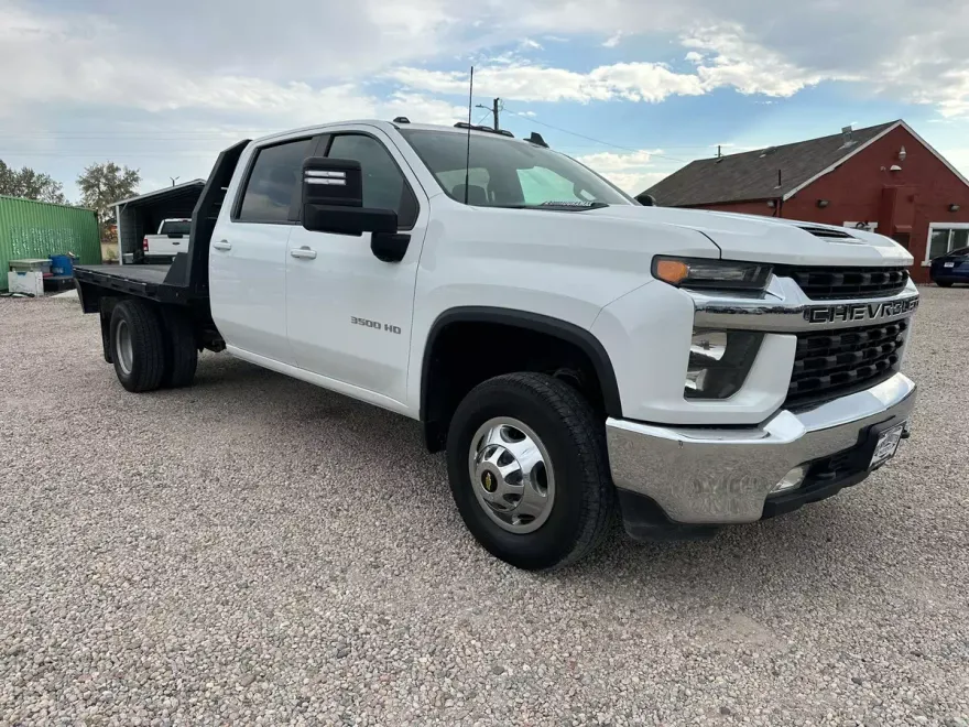 2022 Chevrolet Silverado 3500HD LT photo 1