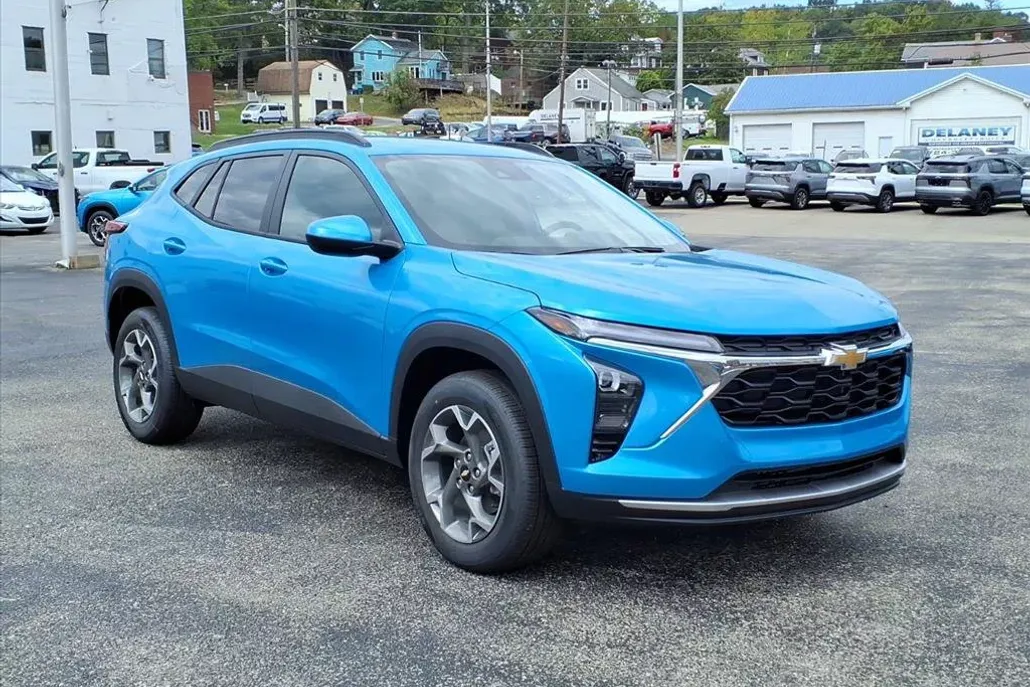 2025 Chevrolet Trax LT photo 1