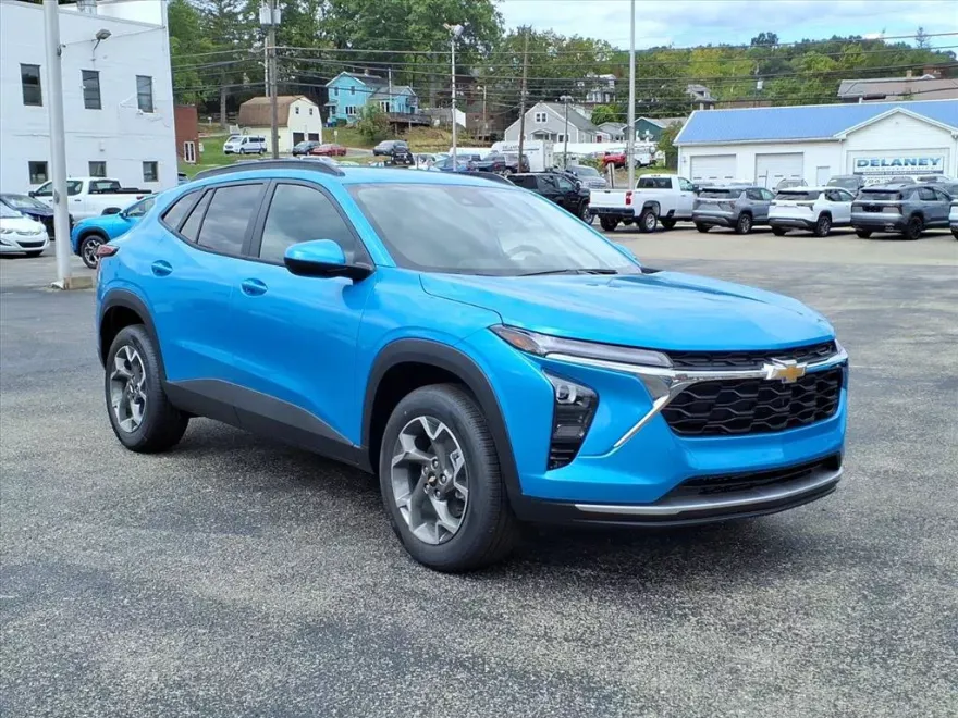 2025 Chevrolet Trax LT photo 1