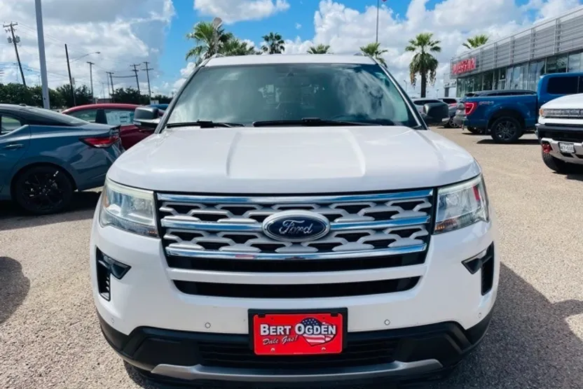 2019 Ford Explorer XLT photo 1