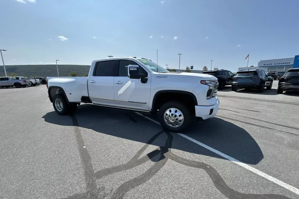 2024 Chevrolet Silverado 3500HD High Country photo 1