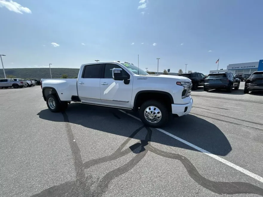 2024 Chevrolet Silverado 3500HD High Country photo 1