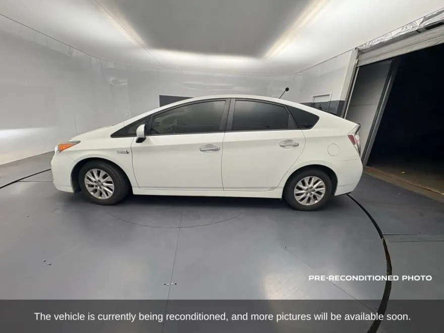 2012 Toyota Prius Plug-in Advanced photo 1