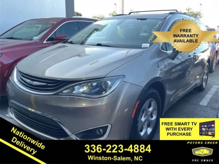 2017 Chrysler Pacifica Hybrid photo 1