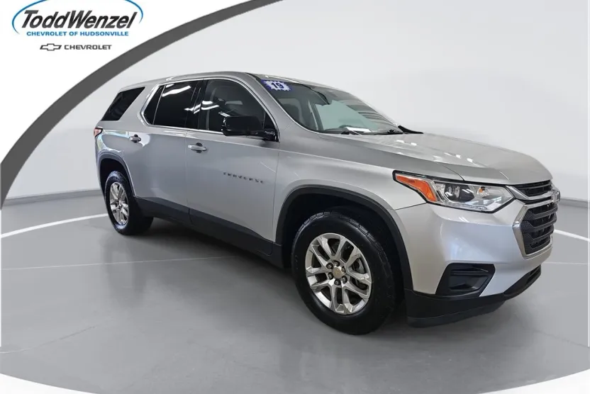 2019 Chevrolet Traverse LS photo 1