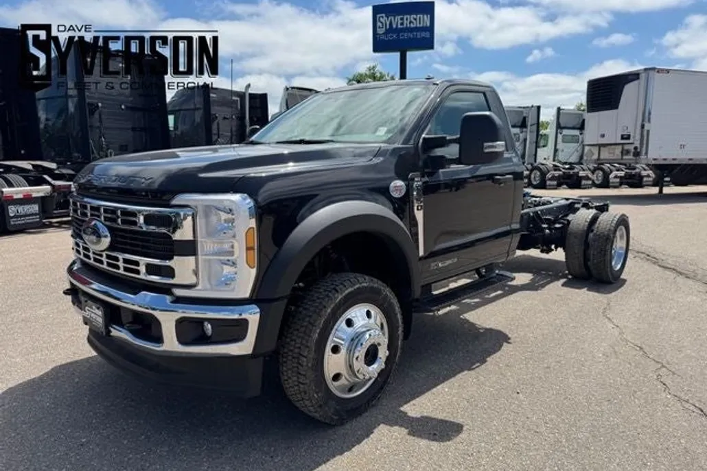 2025 Ford F-550 photo 1