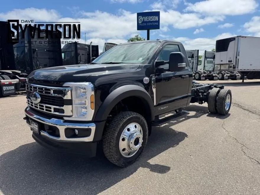 2025 Ford F-550 photo 1