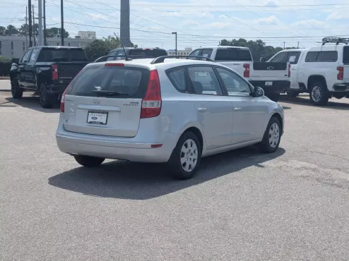 2010 Hyundai Elantra Touring GLS photo 4