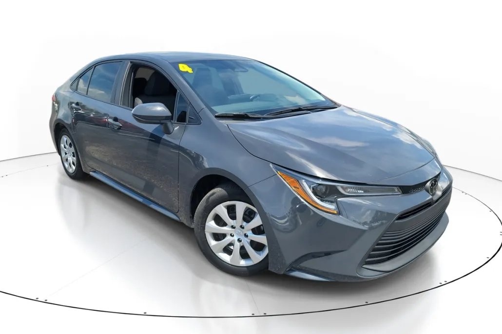 2024 Toyota Corolla LE photo 1