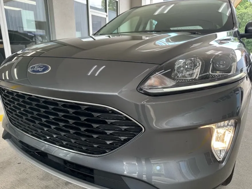 2022 Ford Escape SEL photo 1