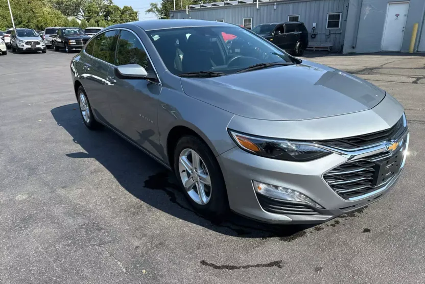 2024 Chevrolet Malibu 1LT photo 1