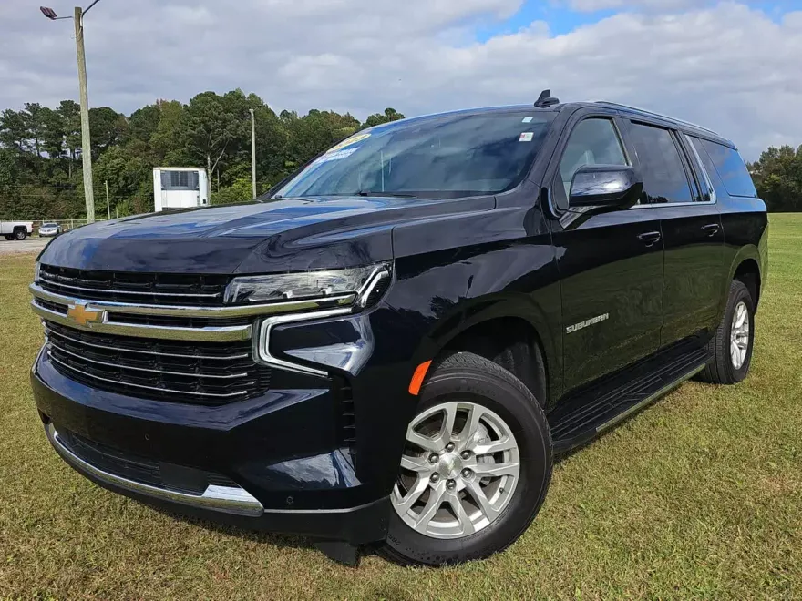 2023 Chevrolet Suburban LT photo 1