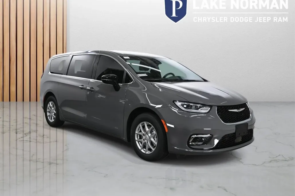 2025 Chrysler Pacifica photo 1