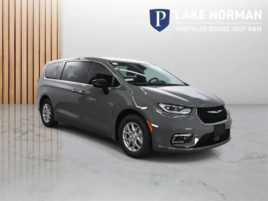 2025 Chrysler Pacifica photo 1