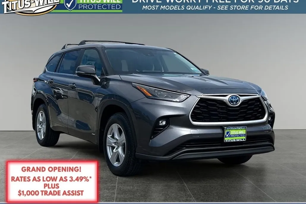 2024 Toyota Highlander Hybrid LE photo 1