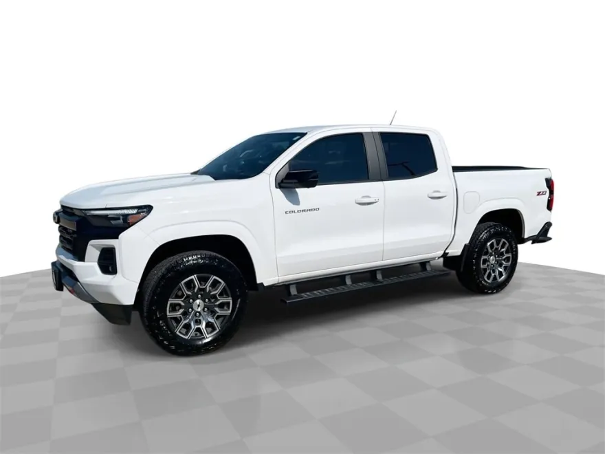 2024 Chevrolet Colorado Z71 photo 1