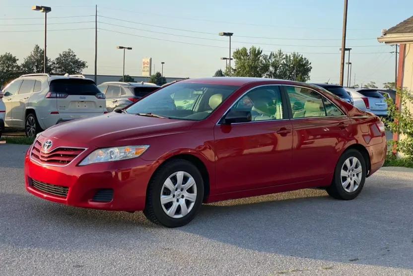2011 Toyota Camry LE photo 1