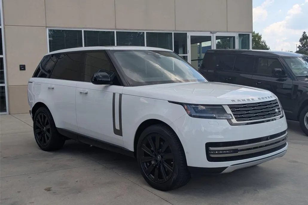 2025 Land Rover Range Rover SE photo 1