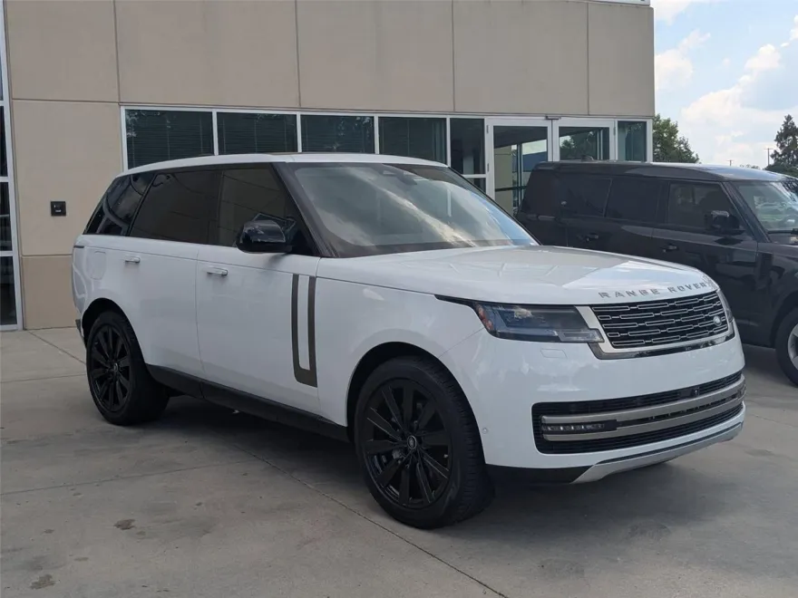 2025 Land Rover Range Rover SE photo 1