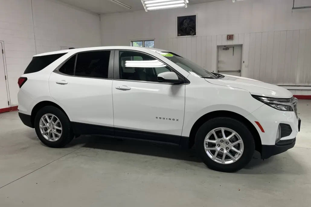 2022 Chevrolet Equinox LT photo 1